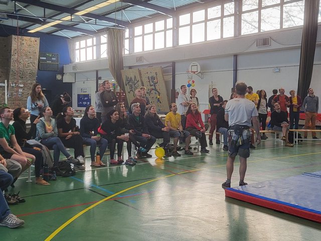 Soirée conviviale du club, adhérents réunis au gymnase